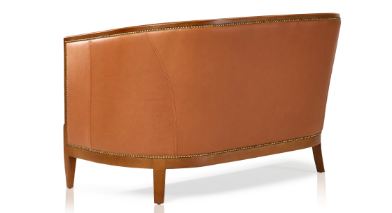 Sofá antiguo de 2 plazas con reposabrazos moldurados madera con tinte envejecido y piel castaña