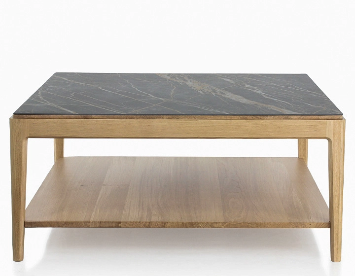 Table basse carrée en chêne et céramique avec tablette en bois teinte naturelle plateau céramique effet marbre noir 100x100 cm Table basse carrée en chêne et céramique avec tablette en bois teinte naturelle plateau céramique effet marbre noir 100x100 cm