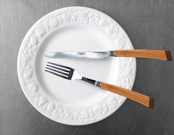 24 piece laminated wood household set