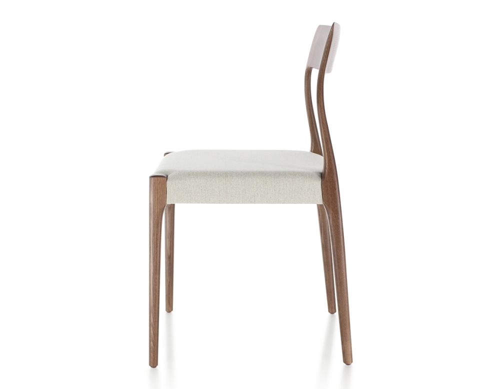 Chaise scandinave bois teinte marron foncé assise tissu beige naturel Chaise scandinave bois teinte marron foncé assise tissu beige naturel