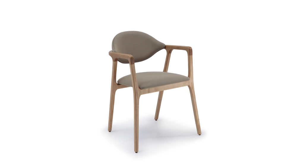 Chaise design avec accoudoirs en frêne bois teinte naturelle et tissu taupe Chaise design avec accoudoirs en frêne bois teinte naturelle et tissu taupe
