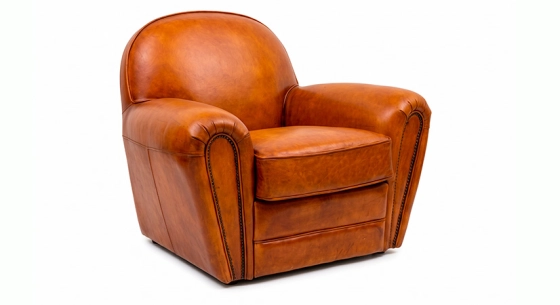 Fauteuil club cuir marron clair accoudoirs cloutés