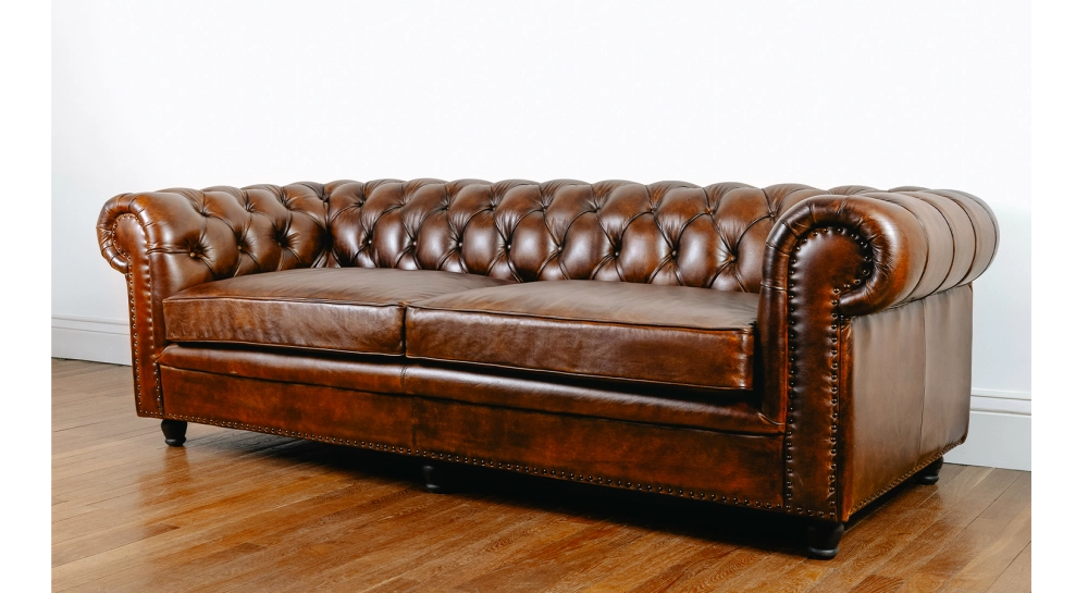 Canapé Chesterfield cuir 3 places marron vintage accoudoirs cloutés