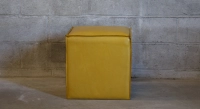 Pouf cuir de buffle jaune