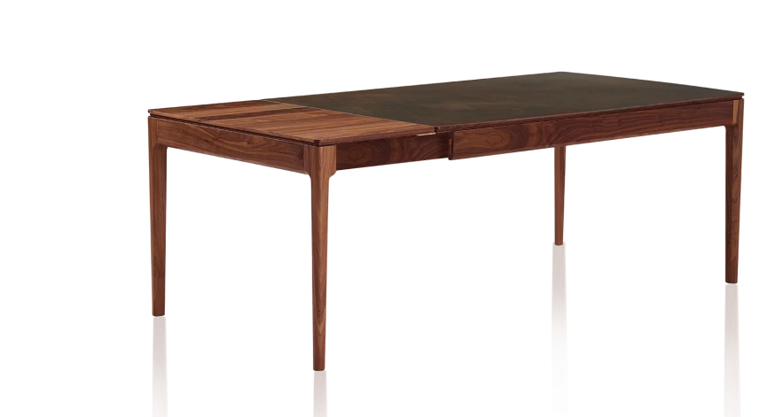 Table extensible 8 à 14 personnes en noyer et céramique allonges bois avec bois teinte naturelle et plateau céramique brun oxydé 210x100 cm