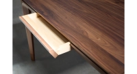 Bureau design en noyer teinte naturelle l120 cm Bureau design en noyer teinte naturelle l120 cm