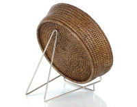 Round pyrex dish with brown rattan stand Round pyrex dish with brown rattan stand