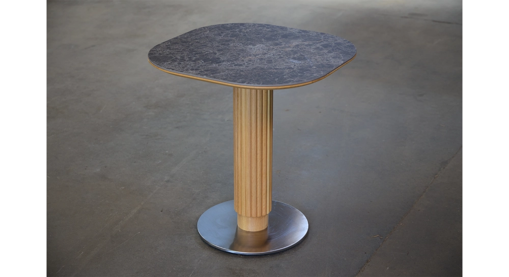 Table bistrot en chêne et céramique 2 personnes avec bois teinte naturelle et plateau céramique grise marbrée Table bistrot en chêne et céramique 2 personnes avec bois teinte naturelle et plateau céramique grise marbrée