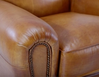 Fauteuil club cuir cognac accoudoirs cloutés Fauteuil club cuir cognac accoudoirs cloutés