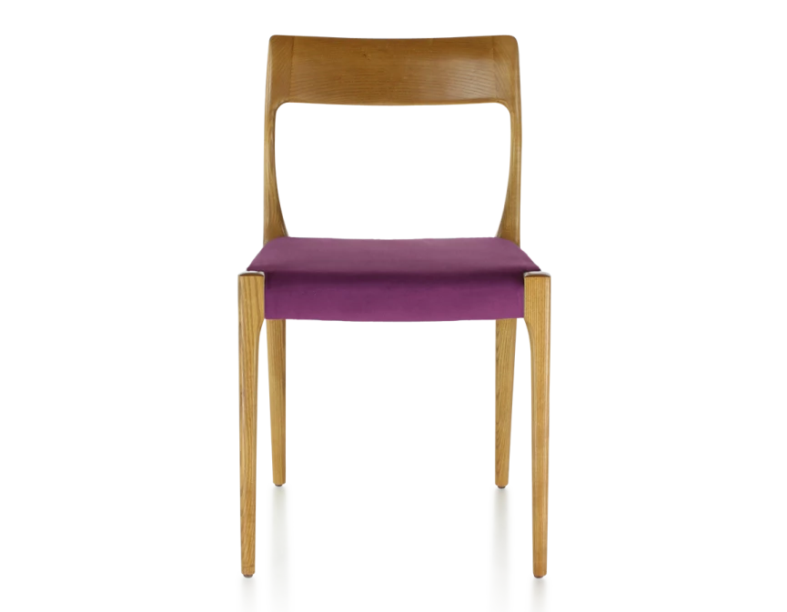 Chaise scandivave bois teinte merisier assise tissu violet