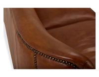 Canapé club cuir 3 places marron clair accoudoirs cloutés Canapé club cuir 3 places marron clair accoudoirs cloutés