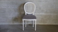 Chaise ancienne style Louis XVI dossier canné bois teinte cérusée blanche et tissu taupe