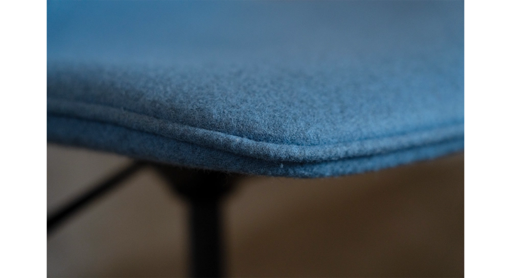 Office chair with 5 branches assise tissu en laine bouillie bleue