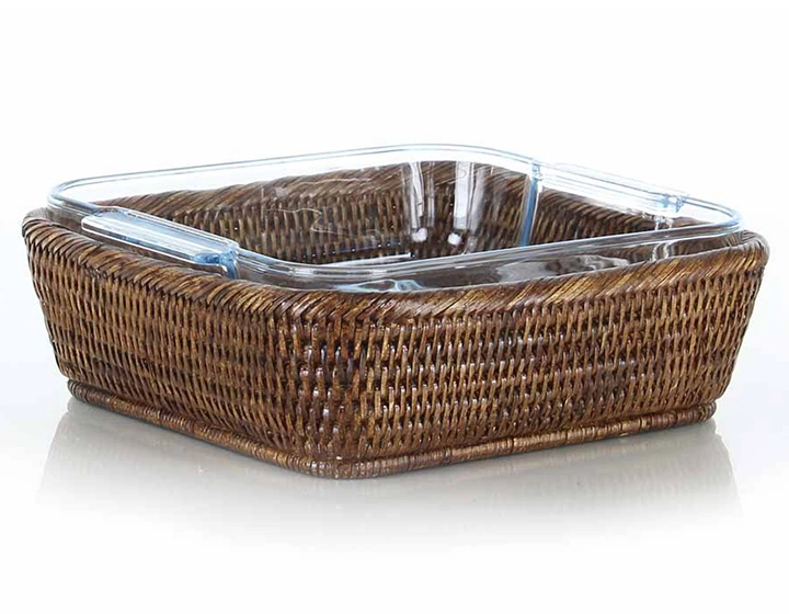 Square Pyrex dish with brown rattan stand Square Pyrex dish with brown rattan stand