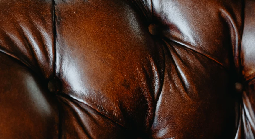 Canapé chesterfield cuir marron soutenu - 3 places