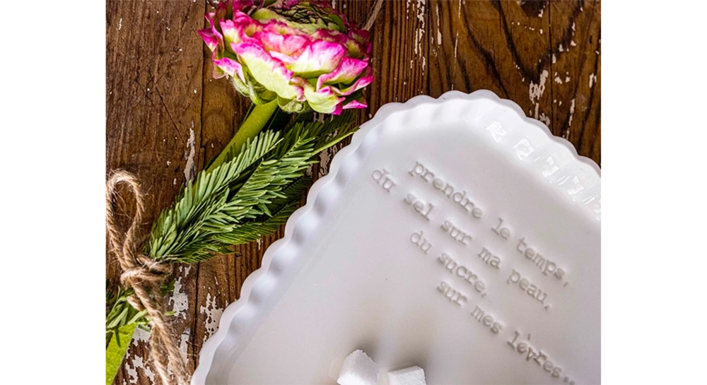 Plat rectangulaire avec message GM