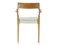 Chaise scandinave avec accoudoirs bois teinte merisier assise tissu beige naturel Chaise scandinave avec accoudoirs bois teinte merisier assise tissu beige naturel