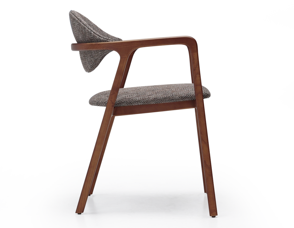 Chaise design avec accoudoirs bois teinte merisier et tissu chiné marron Chaise design avec accoudoirs bois teinte merisier et tissu chiné marron