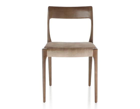 Chaise scandivave bois teinte marron foncé assise tissu velours taupe clair