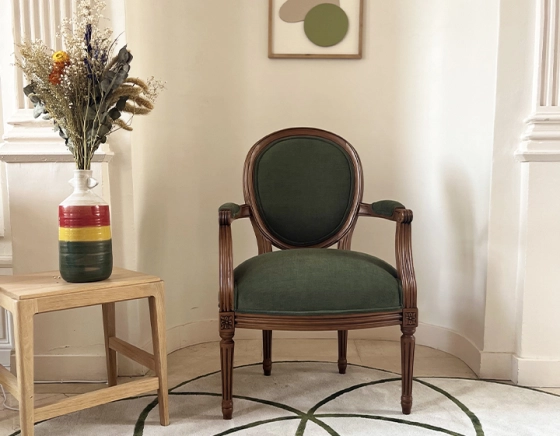 Fauteuil ancien style Louis XVI bois teinte ancienne et tissu vert foncé
