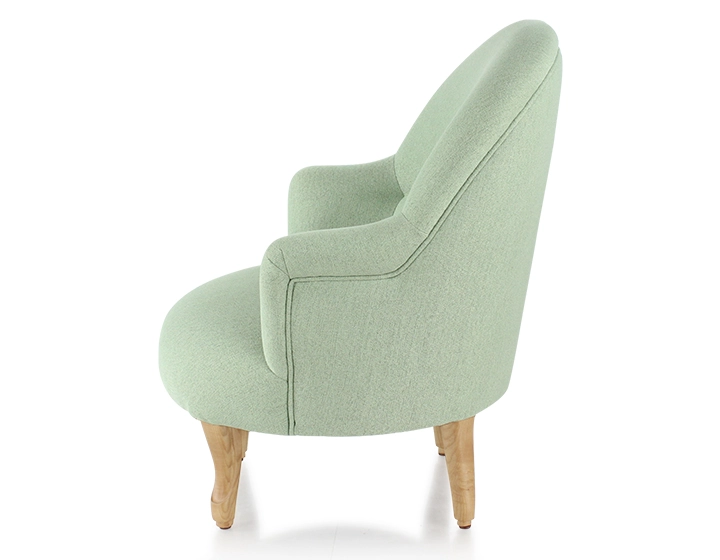 Fauteuil crapaud avec accoudoirs pieds bois teinte naturelle et tissu vert sauge Fauteuil crapaud avec accoudoirs pieds bois teinte naturelle et tissu vert sauge