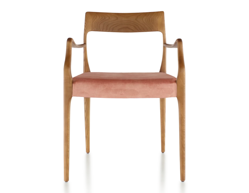 Chaise scandivave avec accoudoirs bois teinte merisier assise tissu velours rose pâle