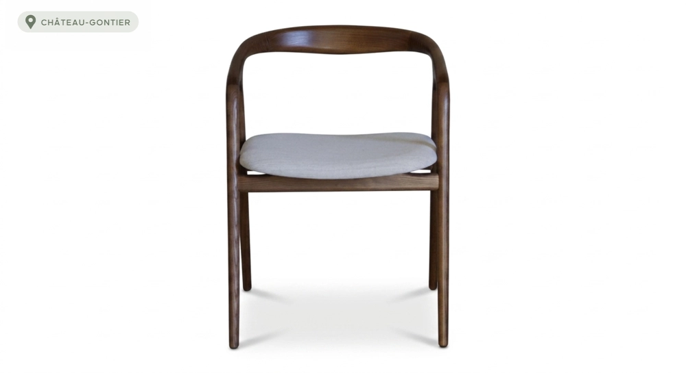 Scandinavian chair bois teinte marron foncé assise tissu beige naturel