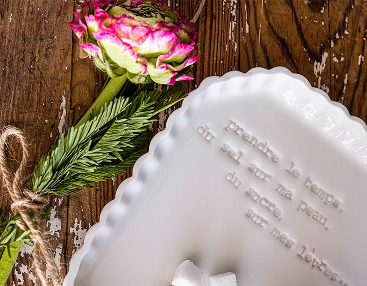 Plat rectangulaire avec message GM Plat rectangulaire avec message GM