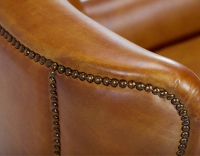 Fauteuil club cuir cognac accoudoirs cloutés Fauteuil club cuir cognac accoudoirs cloutés