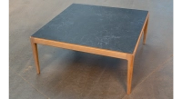 Table basse carrée en chêne et céramique sans tablette avec bois teinte naturelle plateau céramique effet ardoise 100X100 cm Table basse carrée en chêne et céramique sans tablette avec bois teinte naturelle plateau céramique effet ardoise 100X100 cm