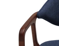 Chaise design avec accoudoirs bois teinte merisier et tissu bleu océan Chaise design avec accoudoirs bois teinte merisier et tissu bleu océan