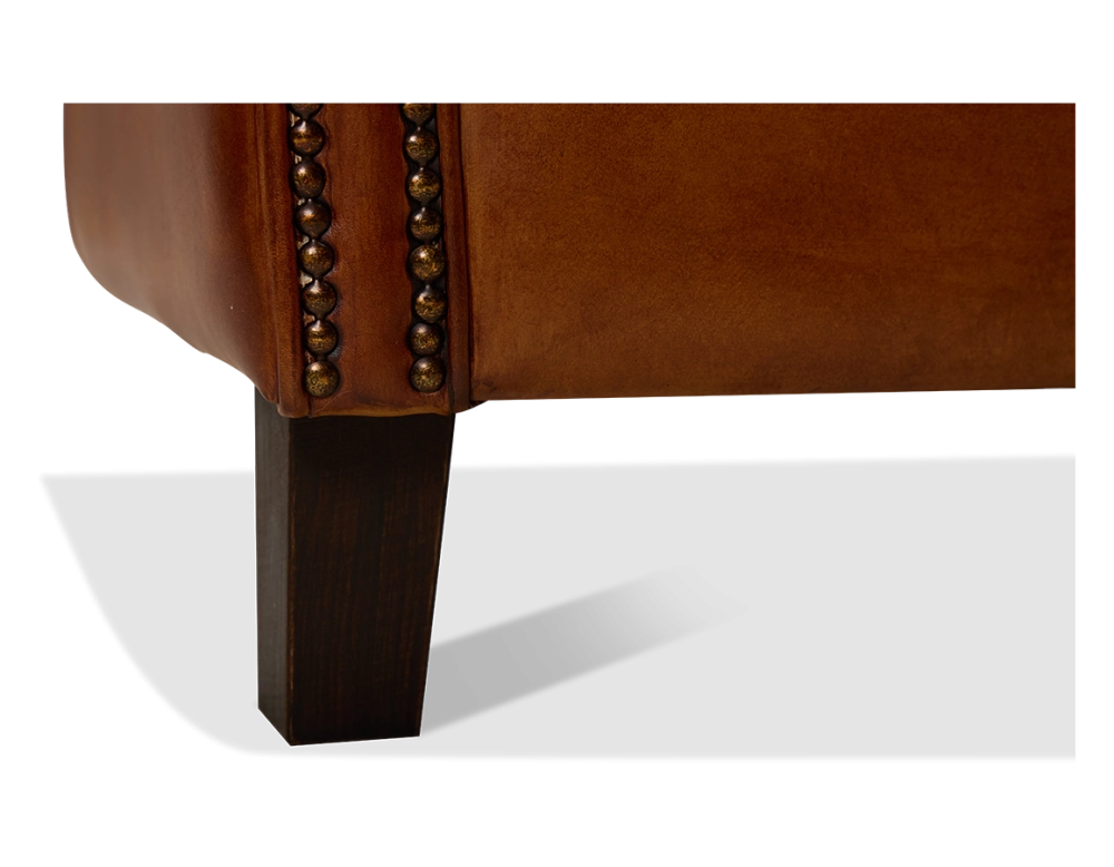 Canapé Chesterfield cuir 2 places marron clair accoudoirs cloutés Canapé Chesterfield cuir 2 places marron clair accoudoirs cloutés