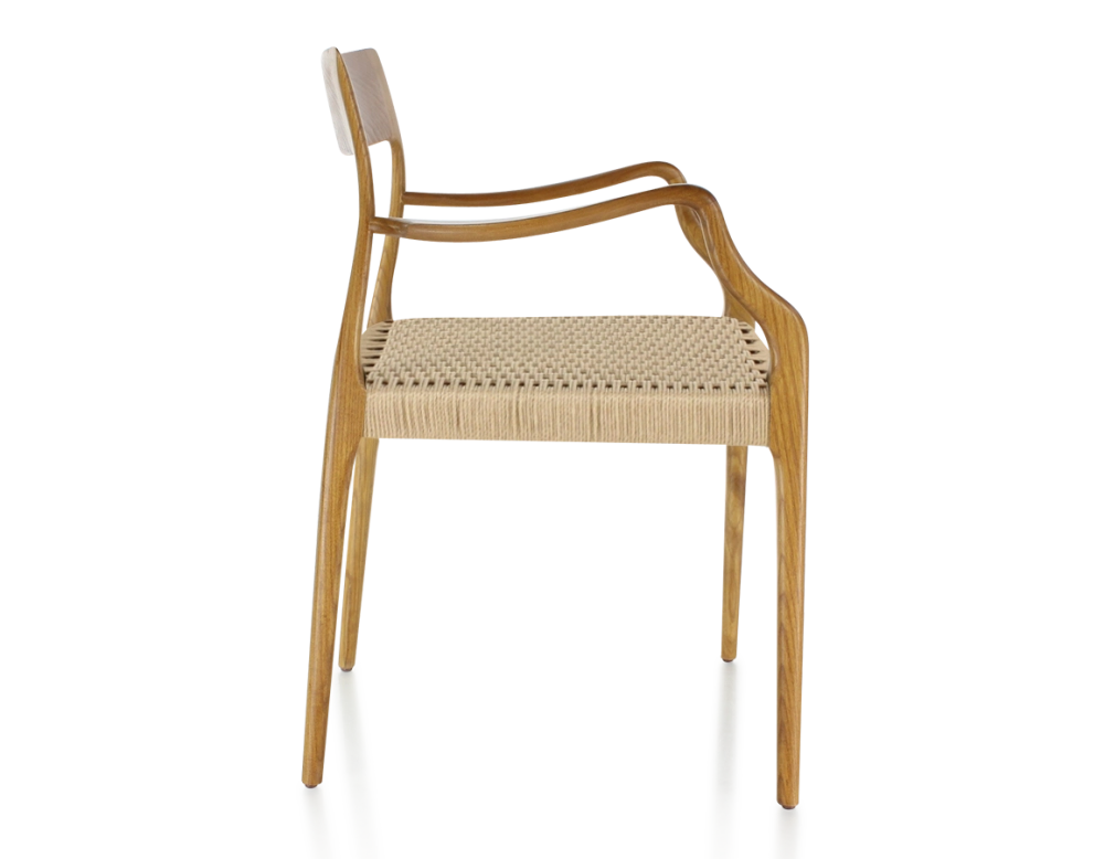 Chaise scandinave avec accoudoirs bois teinte merisier assise corde Chaise scandinave avec accoudoirs bois teinte merisier assise corde