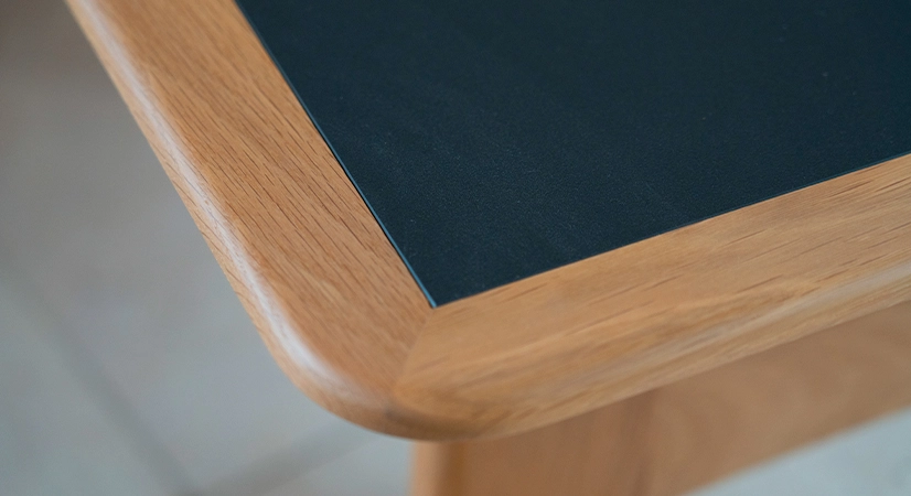 Table basse rectangulaire en chêne et céramique avec bois teinte naturelle plateau céramique noire unie 100X50 cm