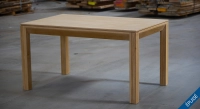 Table salle à manger en chêne 6 personnes teinte naturelle 140x90 cm Table salle à manger en chêne 6 personnes teinte naturelle 140x90 cm