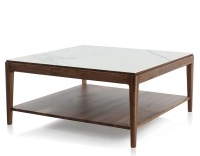 Table basse carrée en noyer et céramique avec tablette en bois teinte naturelle plateau céramique effet marbre blanc 100x100 cm Table basse carrée en noyer et céramique avec tablette en bois teinte naturelle plateau céramique effet marbre blanc 100x100 cm