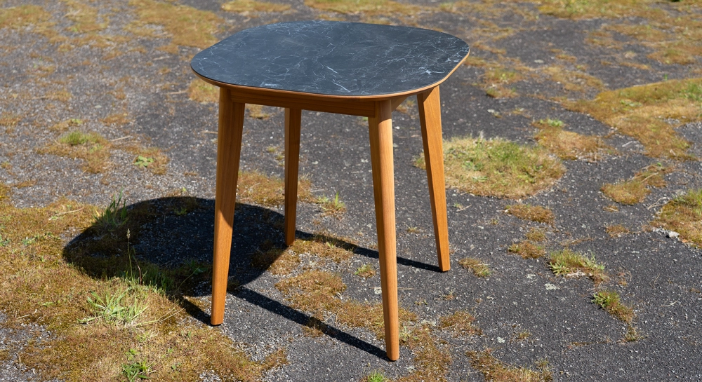Table salle a manger carré en chêne et céramique bois teinte naturelle plateau céramique effet ardoise 90x90 cm Table salle a manger carré en chêne et céramique bois teinte naturelle plateau céramique effet ardoise 90x90 cm
