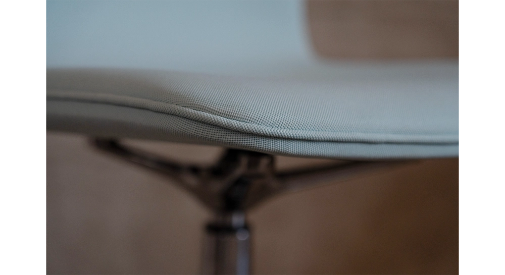 Office chair with 5 branches assise tissu bleu ciel