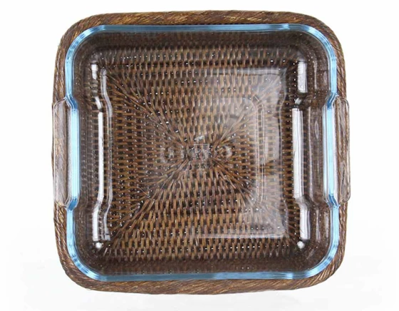 Plat pyrex carré avec support en rotin brun