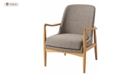 Fauteuil scandinave en bois teinte naturelle et tissu brun