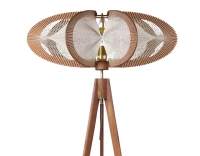 Lampadaire sur trépied en chêne et fil de coton tressage twist grand modèle Lampadaire sur trépied en chêne et fil de coton tressage twist grand modèle
