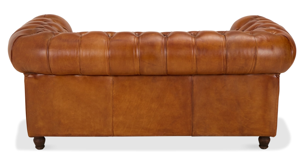 Canapé Chesterfield cuir 2 places marron clair accoudoirs cloutés Canapé Chesterfield cuir 2 places marron clair accoudoirs cloutés