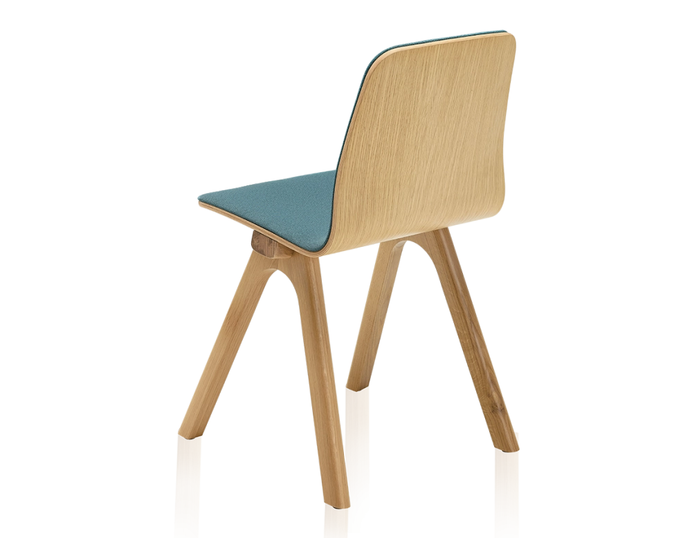 Chaise design en chêne tapissé bois teinte naturelle assise tissu bleu océan Chaise design en chêne tapissé bois teinte naturelle assise tissu bleu océan
