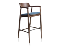 Tabouret de bar h80 cm bois teinte marron foncé assise tissu bleu jean Tabouret de bar h80 cm bois teinte marron foncé assise tissu bleu jean
