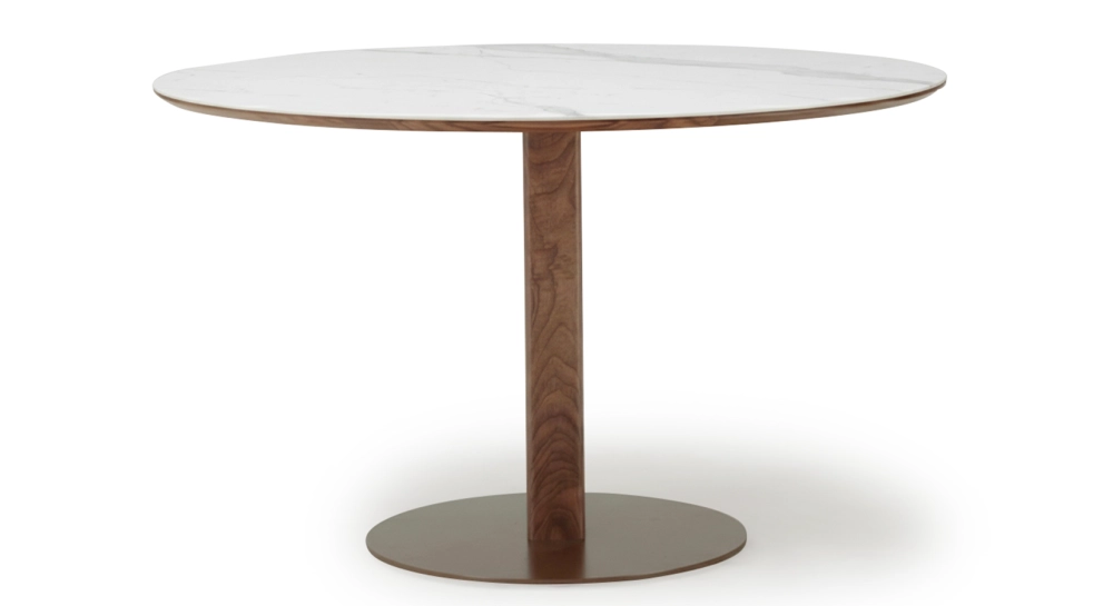 Table salle à manger ronde en noyer et céramique 4 à 6 personnes avec bois teinte naturelle et plateau céramique effet marbre blanc 110x110