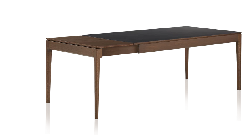 Table extensible en chêne et céramique allonges bois avec bois teinte marron foncé et plateau céramique noir unie 140x90 cm