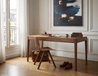 Bureau design en chêne teinte marron foncé L150 cm Bureau design en chêne teinte marron foncé L150 cm