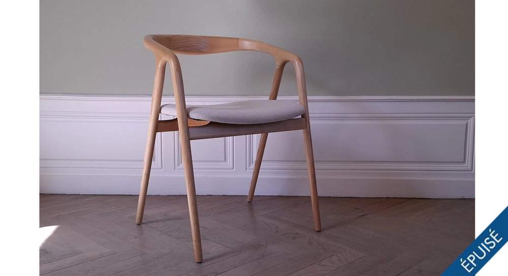 Chaise scandinave bois teinte naturelle assise tissu beige naturel Chaise scandinave bois teinte naturelle assise tissu beige naturel