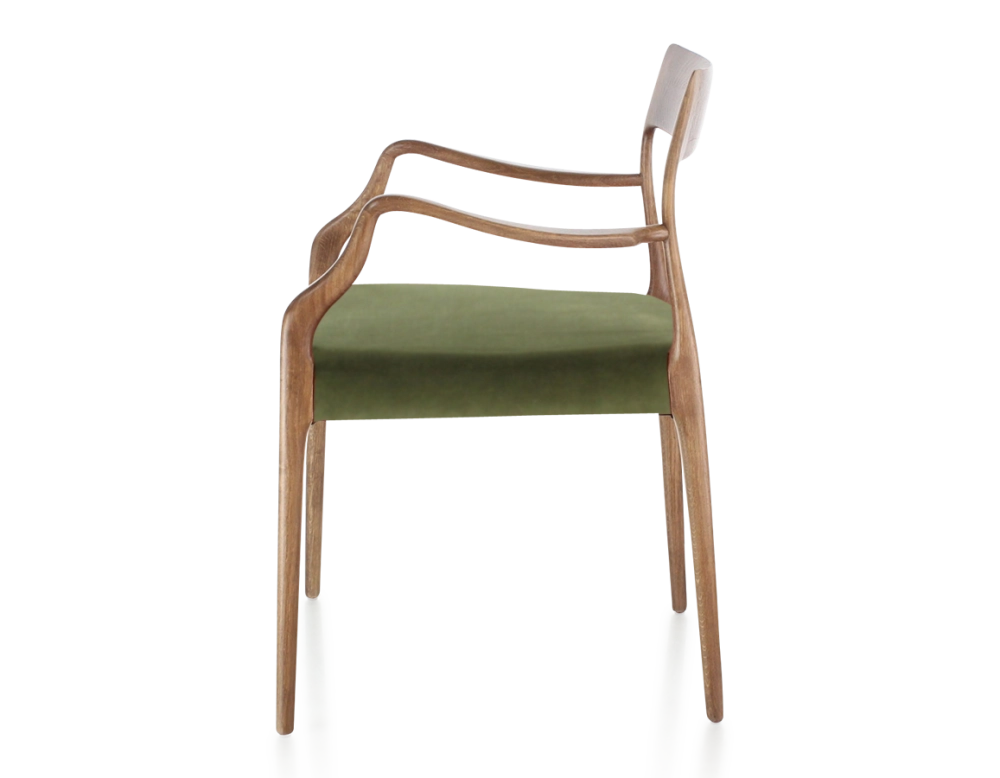 Chaise scandinave avec accoudoirs bois teinte noyer assise tissu vert olive Chaise scandinave avec accoudoirs bois teinte noyer assise tissu vert olive