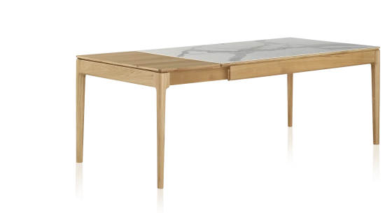 Table extensible 8 à 12 personnes en chêne et céramique allonges bois avec bois teinte naturelle et plateau céramique effet marbre blanc 210x90 cm